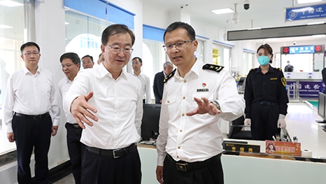 王宁在德宏州调研时强调做强口岸经济推进开放兴边 引领德宏高质量跨越式发展