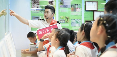 昆明海关团支部举办“温暖‘童’行 ‘关’爱成长”欢庆六一暨大手拉小手志愿服务主题团日活动