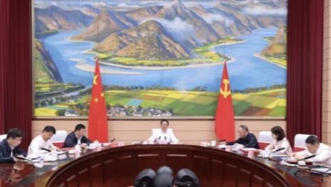 王予波主持省政府党组理论学习中心组集中学习时强调以好作风振奋精神激发斗志树立形象凝聚力量