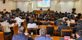 省委省直机关工委理论学习中心组开展2025年第五次集中学习研讨