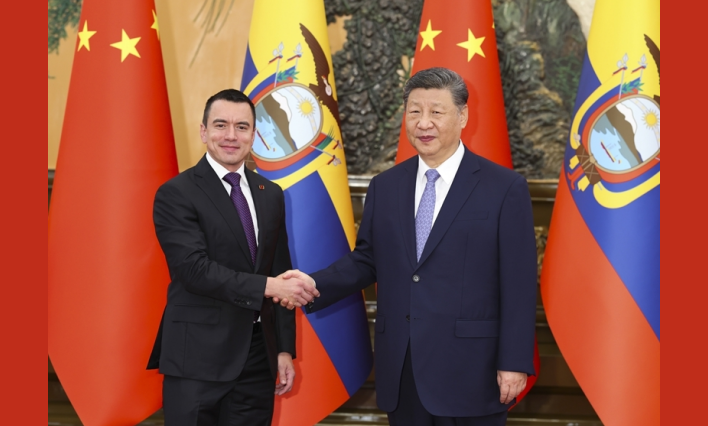 习近平会见厄瓜多尔总统诺沃亚