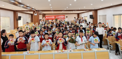 昆明海关所属勐腊海关团支部开展“雷锋精神进校园”主题团日活动