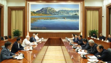 王宁王予波与顾秉林饶子和郑海荣举行会谈