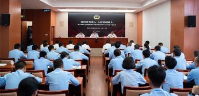 昆明海关缉私局党组书记讲授树立和践行正确政绩观学习教育专题党课