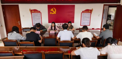 共青团昆明市委理论学习中心组开展专题学习研讨
