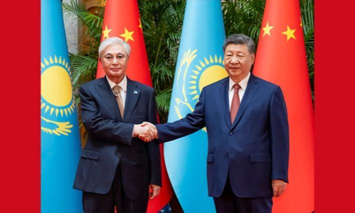 习近平会见哈萨克斯坦总统托卡耶夫