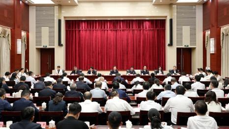 向全省广大医师和医务工作者致以崇高敬意和节日祝贺云南省庆祝第九个中国医师节座谈会在昆召开王宁出席会议并讲话 王予波主持