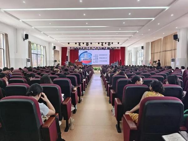 深耕教坛润边疆 名师引航促成长 ——“暖边固防”边关行名师名家讲堂专题宣讲活动侧记