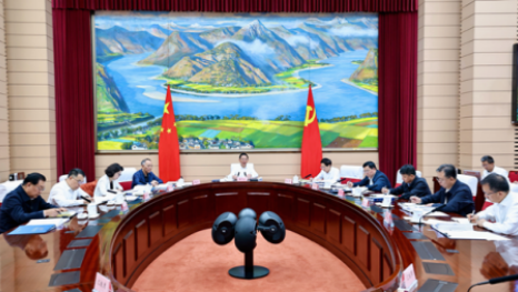 王予波主持召开省政府常务会议研究《生态文明建设排头兵暨美丽云南建设“十五五”规划（送审稿）》审议通过《云南省教育发展“十五五”规划》、《云南省加快农业农村现代化“十五五”规划》等文件研究产业转型升级、区域协调发展、绿色低碳发展等工作