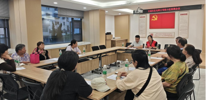昆明市政府办公室“阳光为民”先锋服务队配合社区召开院坝协商议事会
