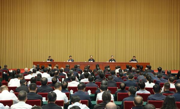 云南省召开全省领导干部会议 中共中央决定：莫高义同志任云南省委委员、常委、书记，王宁同志不再担任云南省委书记、常委、委员职务；刘奇凡同志任云南省委委员、常委、副书记，王予波同志不再担任云南省委副书记、常委、委员职务