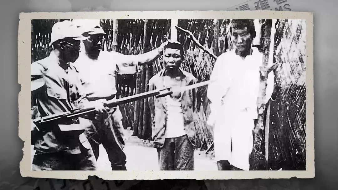  △日军在南京将中国青年作活靶练习刺杀